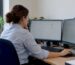 Profesional evaluando OneDrive y SharePoint